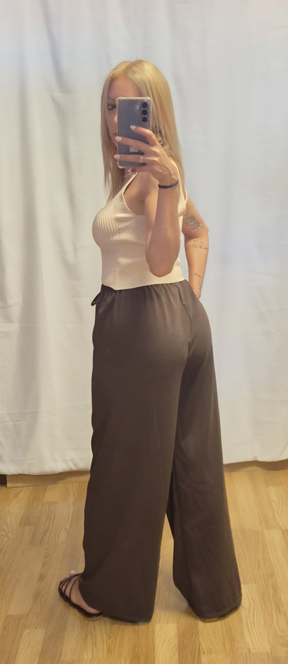 Pantalón Marrón Chocolate Fluido - vista frontal