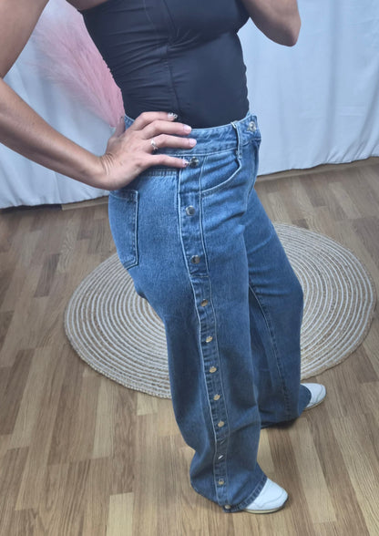 Vaquero Wide Leg con Botones Laterales