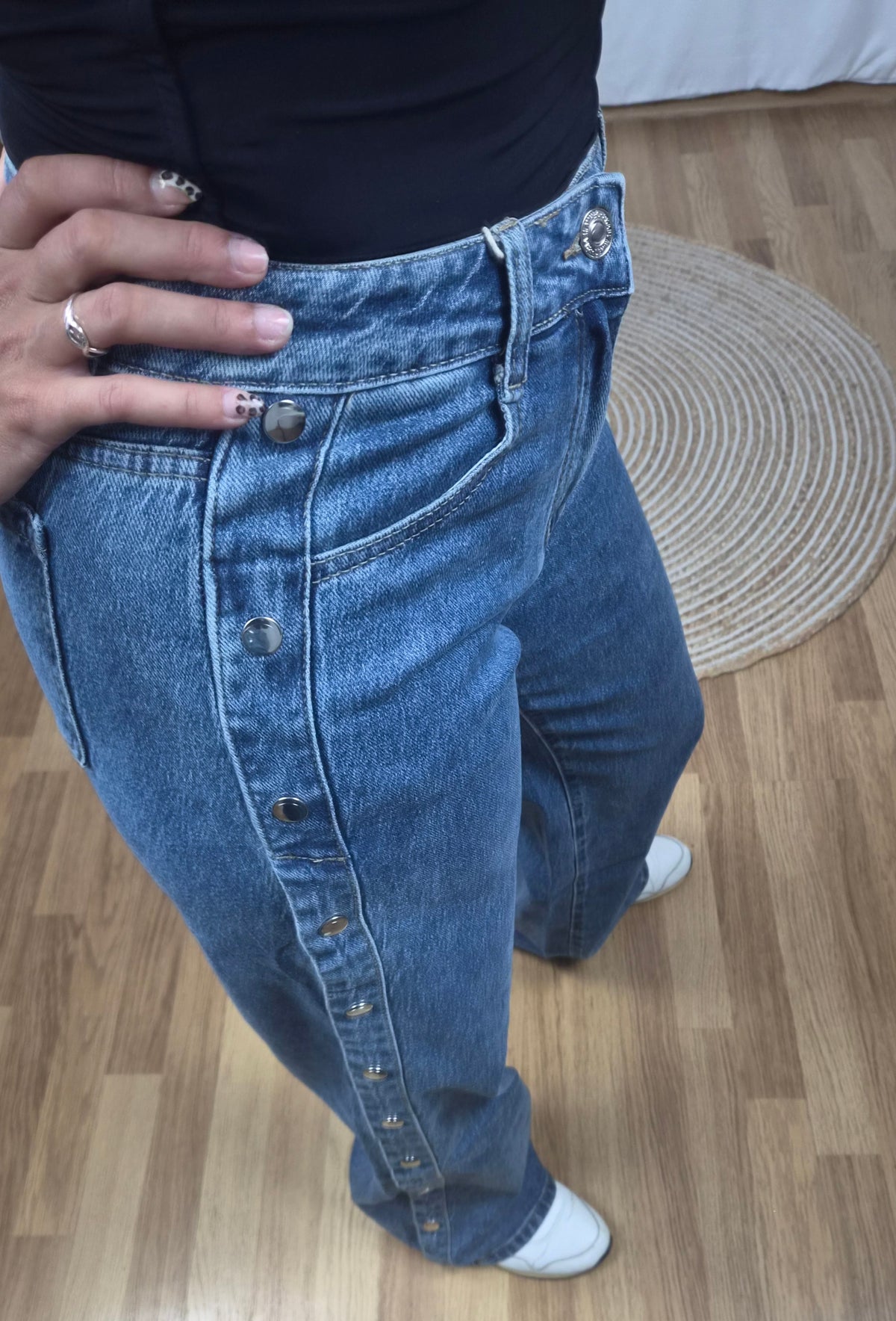 Vaquero Wide Leg con Botones Laterales