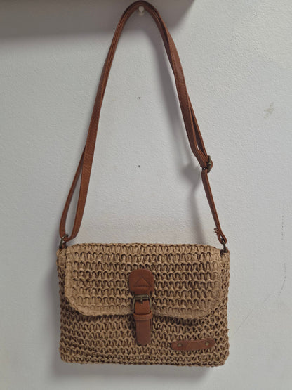 Bolso Boho Rafia Verano - vista frontal con hebilla