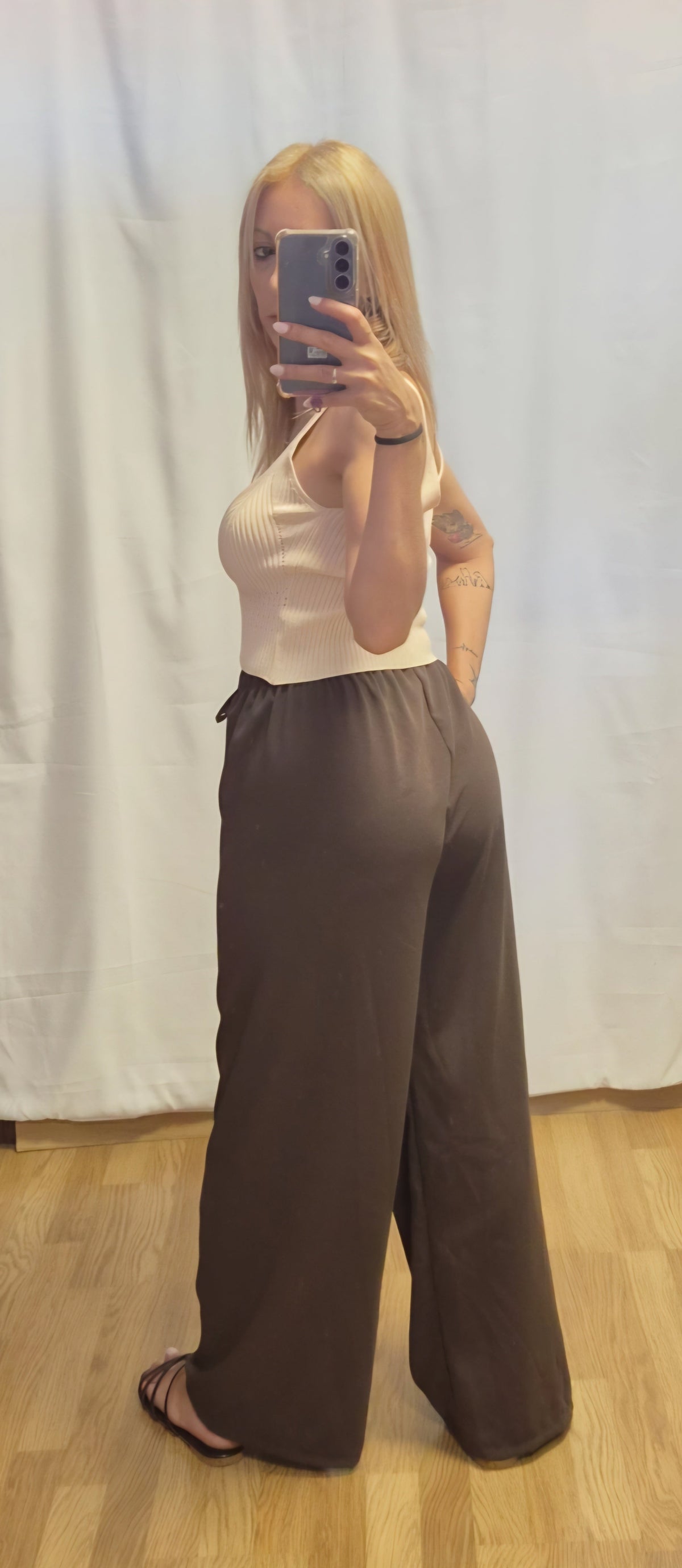 Top Crop Calado Beige - look completo